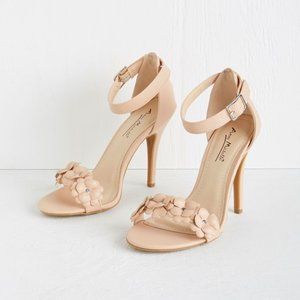 Modcloth | NWOT All Fleur You Heel